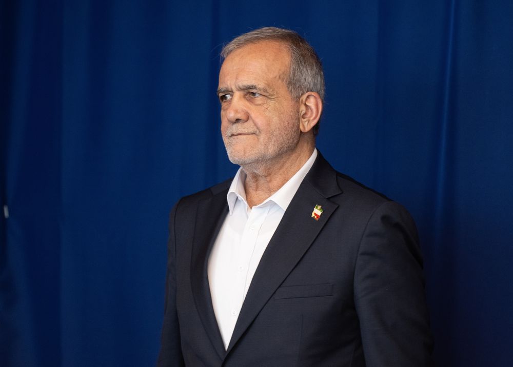 נשיא איראן פזשכיאן התקשר בזעם למפקד משמרות המהפכה אחרי תקיפה במצר הורמוז
